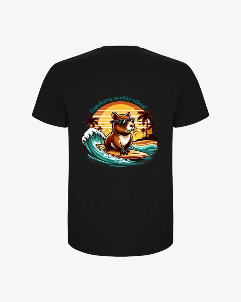 Camiseta Capybara surfer vibes (negro) (detrás) Camiseta Capybara surfer vibes (negro) (detrás)