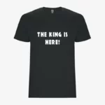 Camiseta niño The king is here (plomo oscuro) (delante)