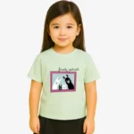 Camiseta niña Family portrait (verde mist) (delante)